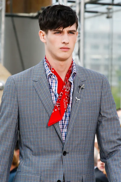 Look 1